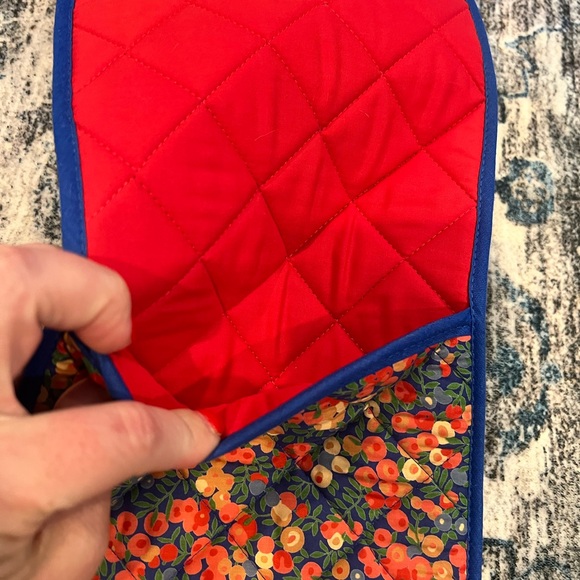 Liberty Red Quilted Kitchen Mitt - Picture 3 of 6